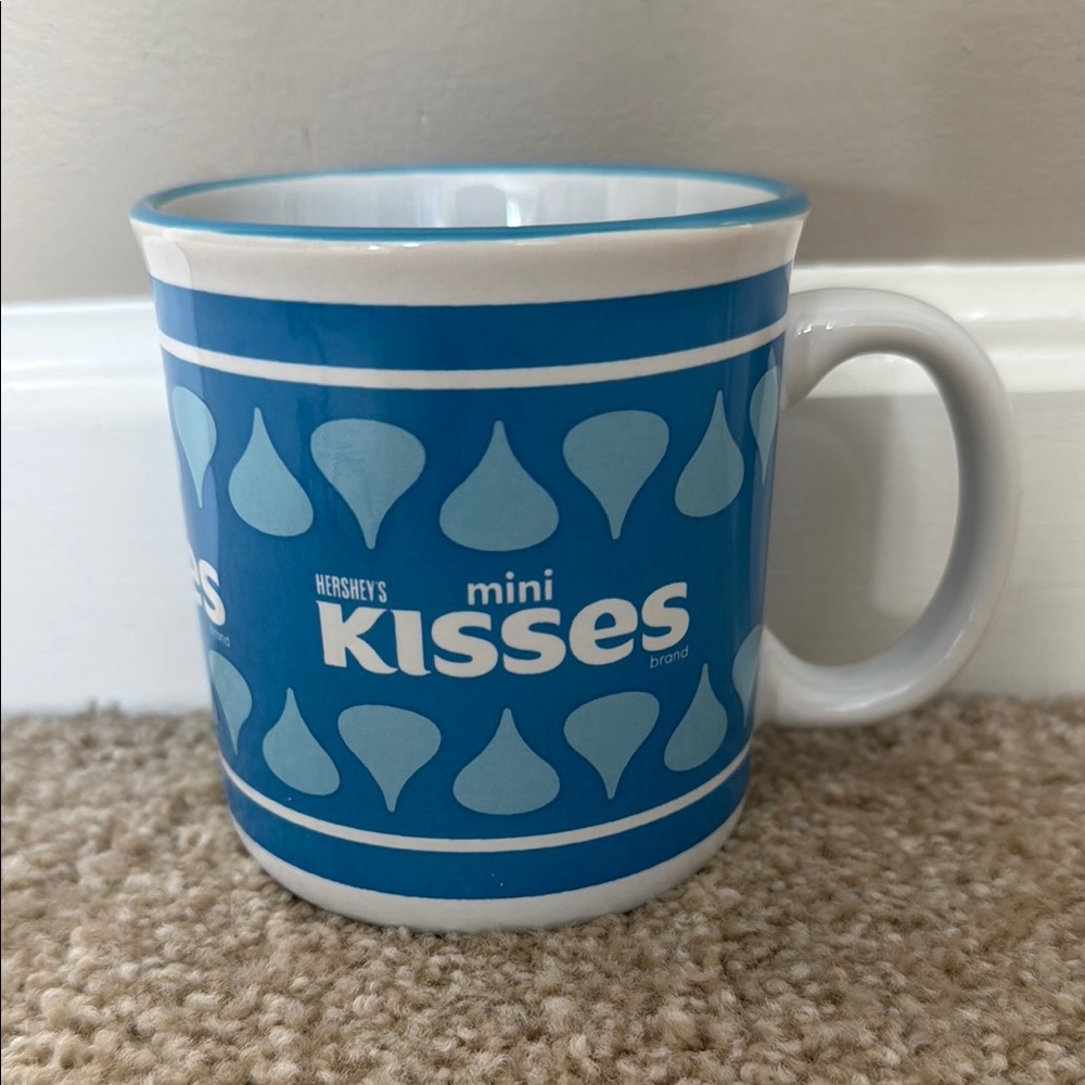 Hershey's Mini Kisses Blue and White Mug Coffee Tea Cocoa EUC